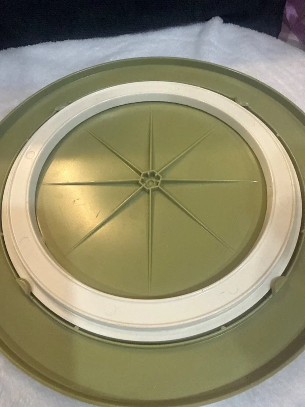 Vintage Rubbermaid Lazy Susan turntable retro avocado green plastic smooth rotat